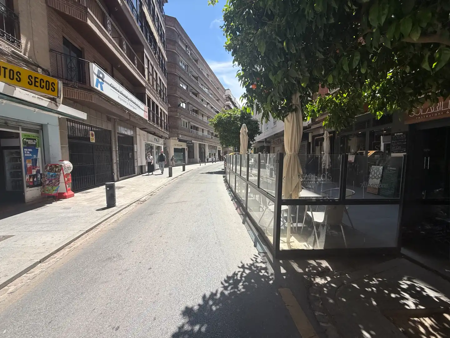 Vista exterior de Local en traspaso en Granada con Aire acondicionado, Parquet y Terraza