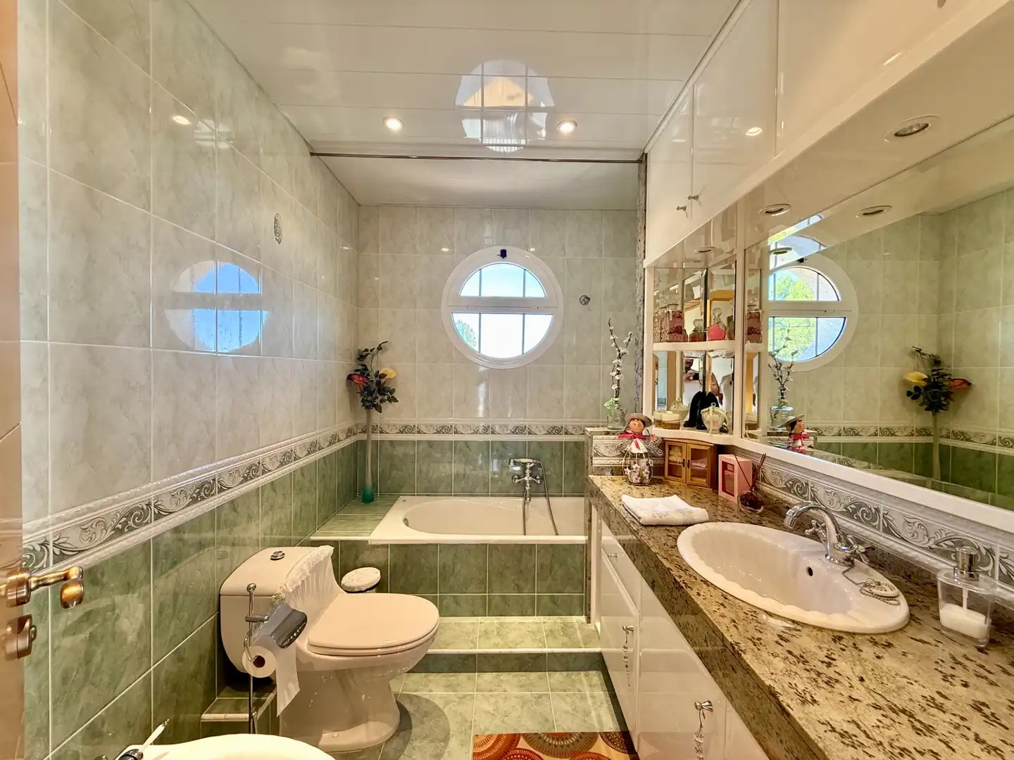 Baño de Casa o chalet en venta en Vallirana con Jardín privado, Terraza y Horno