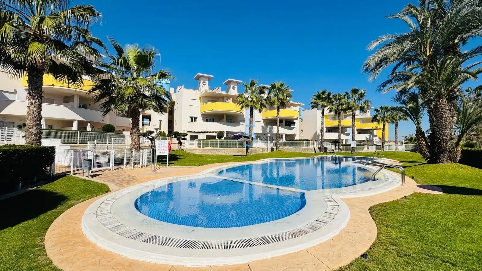 Pis amb terrassa en venda a Orihuela Costa
