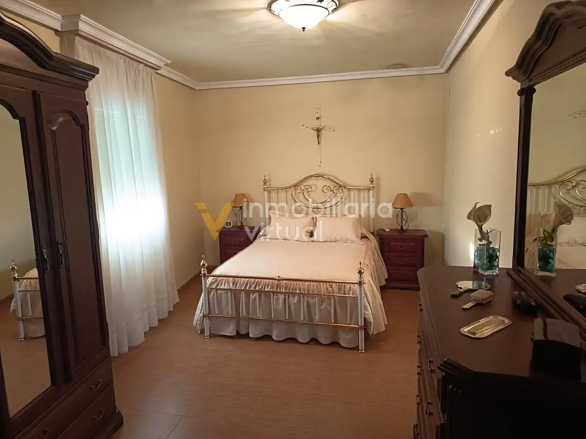 Habitación de Casa o chalet en venta en Lucena con Piscina y Amueblado
