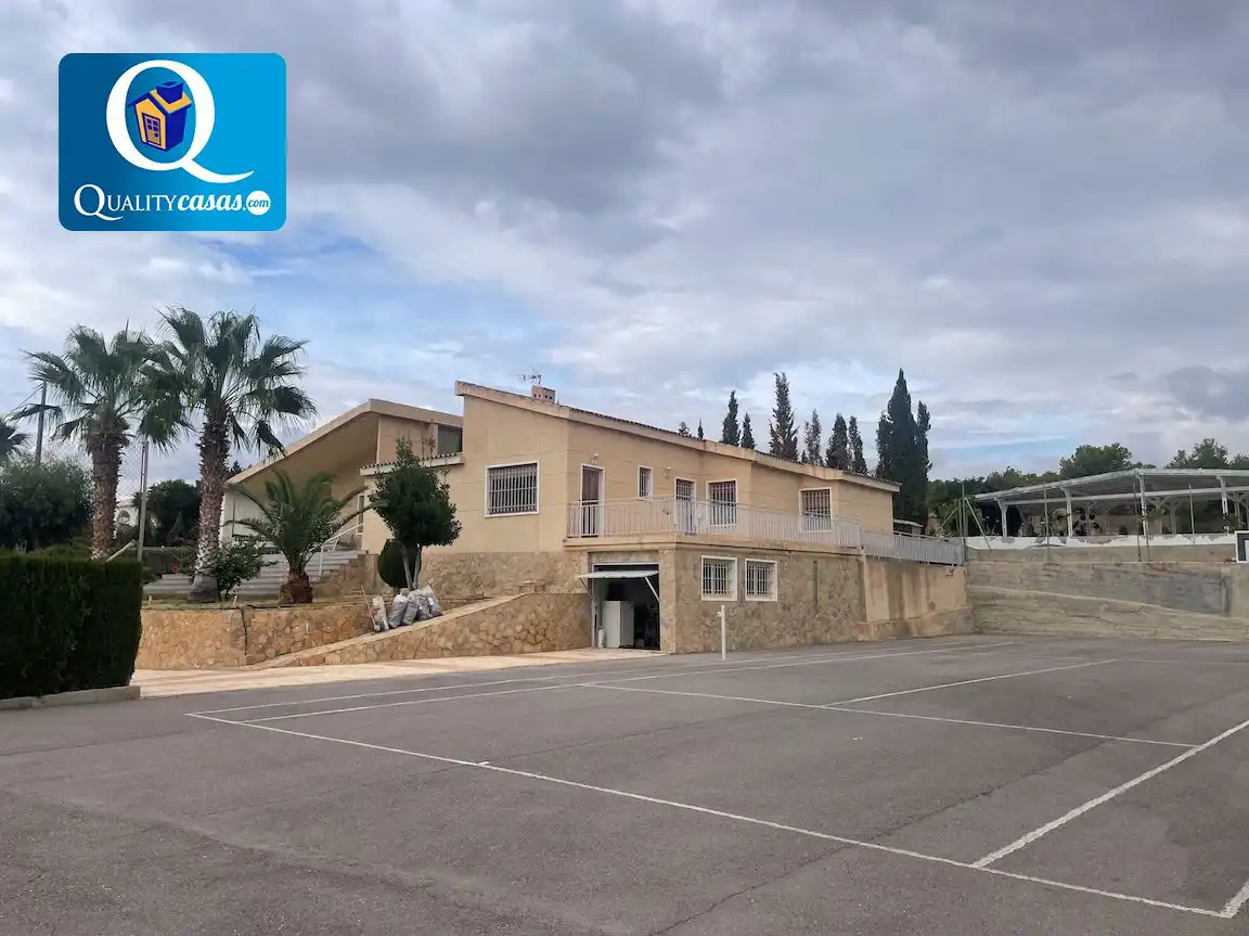 Vista exterior de Casa o xalet en venda en Elche / Elx amb Terrassa i Traster