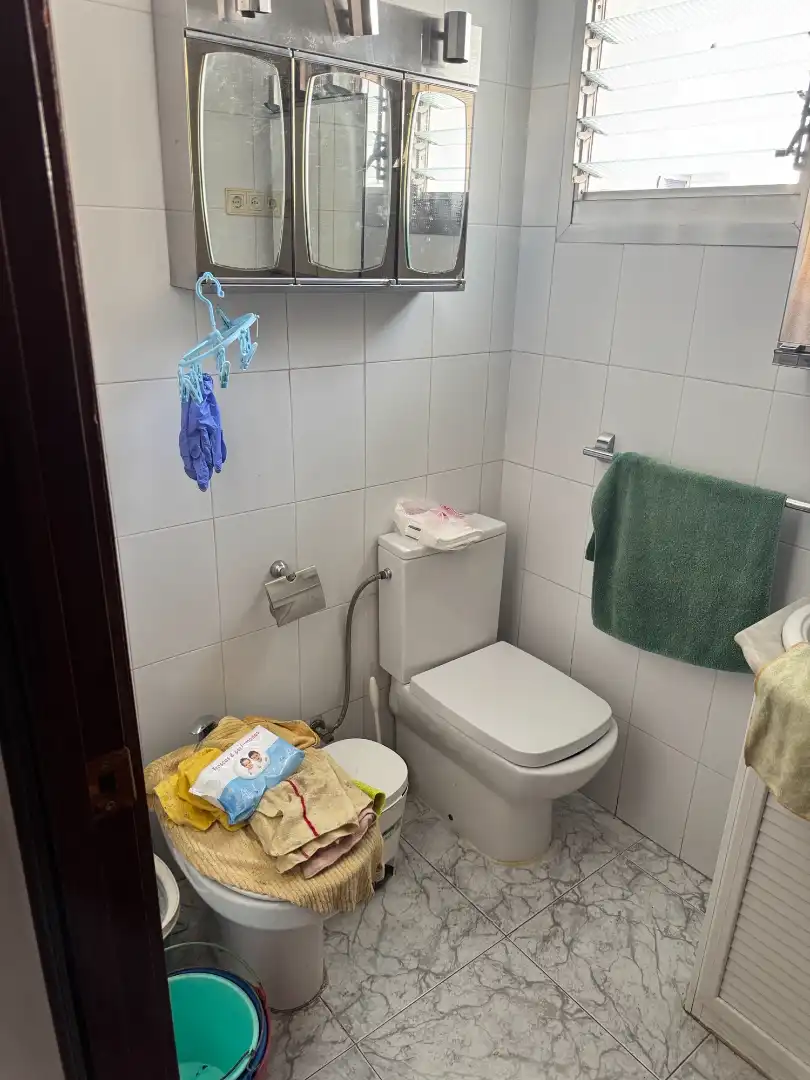 Baño de Piso en venta en Sevilla con Terraza, Lavadora y Balcón