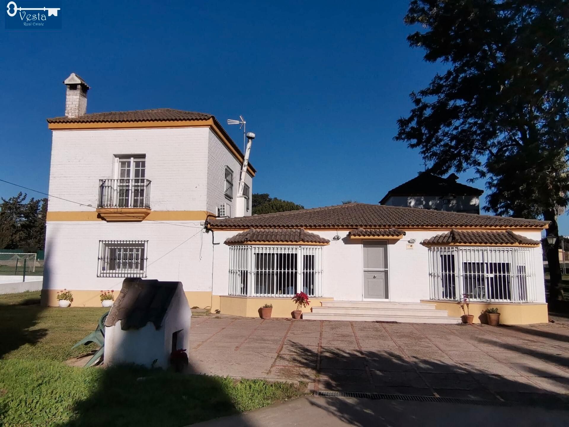 Vista exterior de Casa o xalet en venda en Jerez de la Frontera amb Aire condicionat, Calefacció i Jardí privat