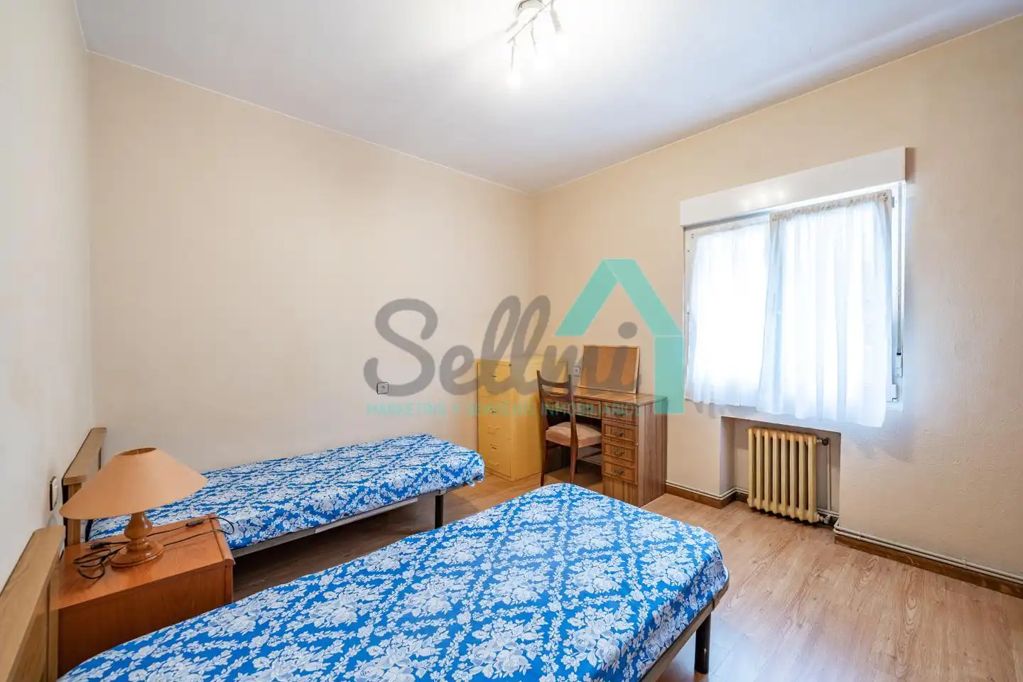 Bedroom of Flat for share in Este