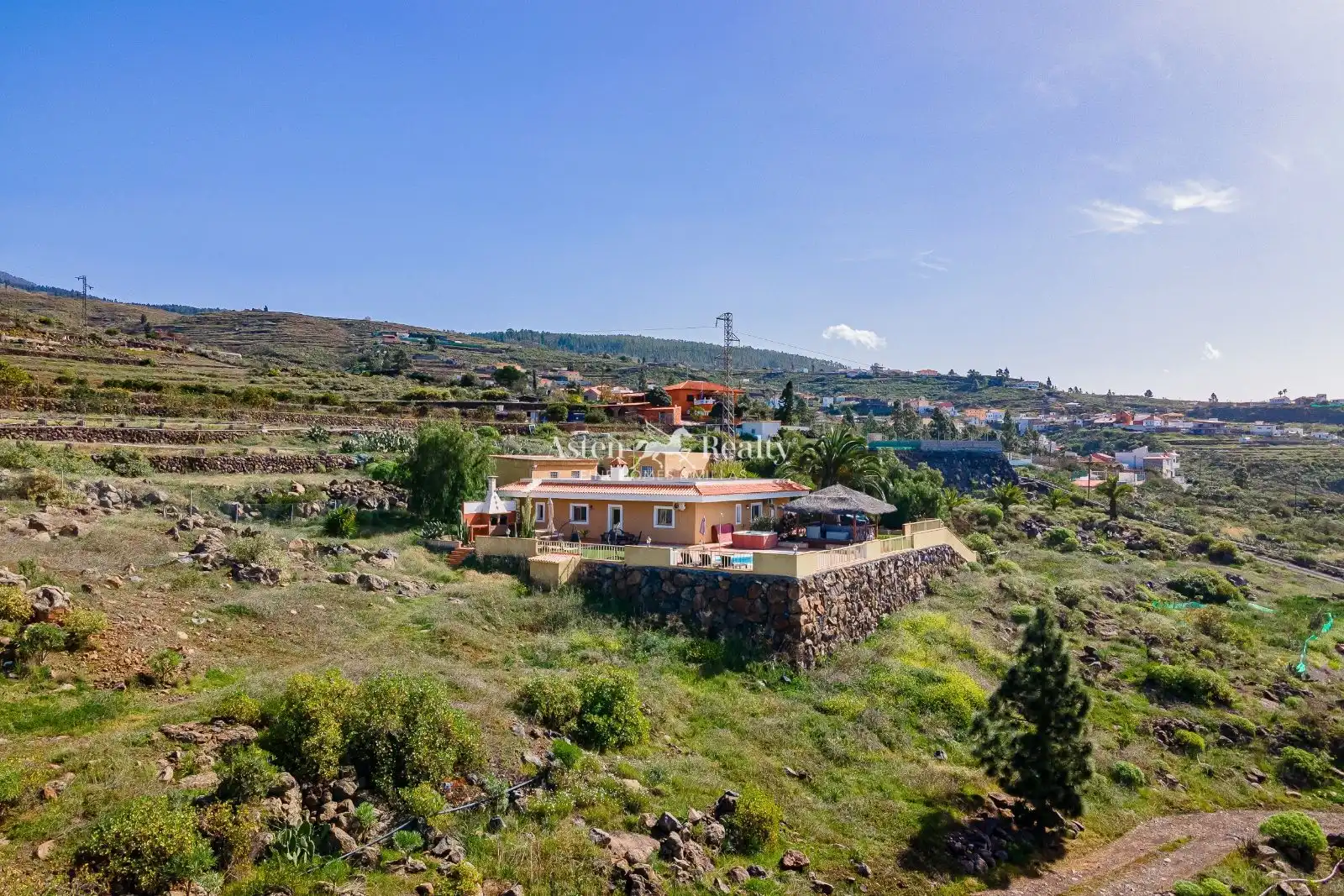 Vista exterior de Casa o xalet en venda en Adeje amb Aire condicionat, Traster i Piscina