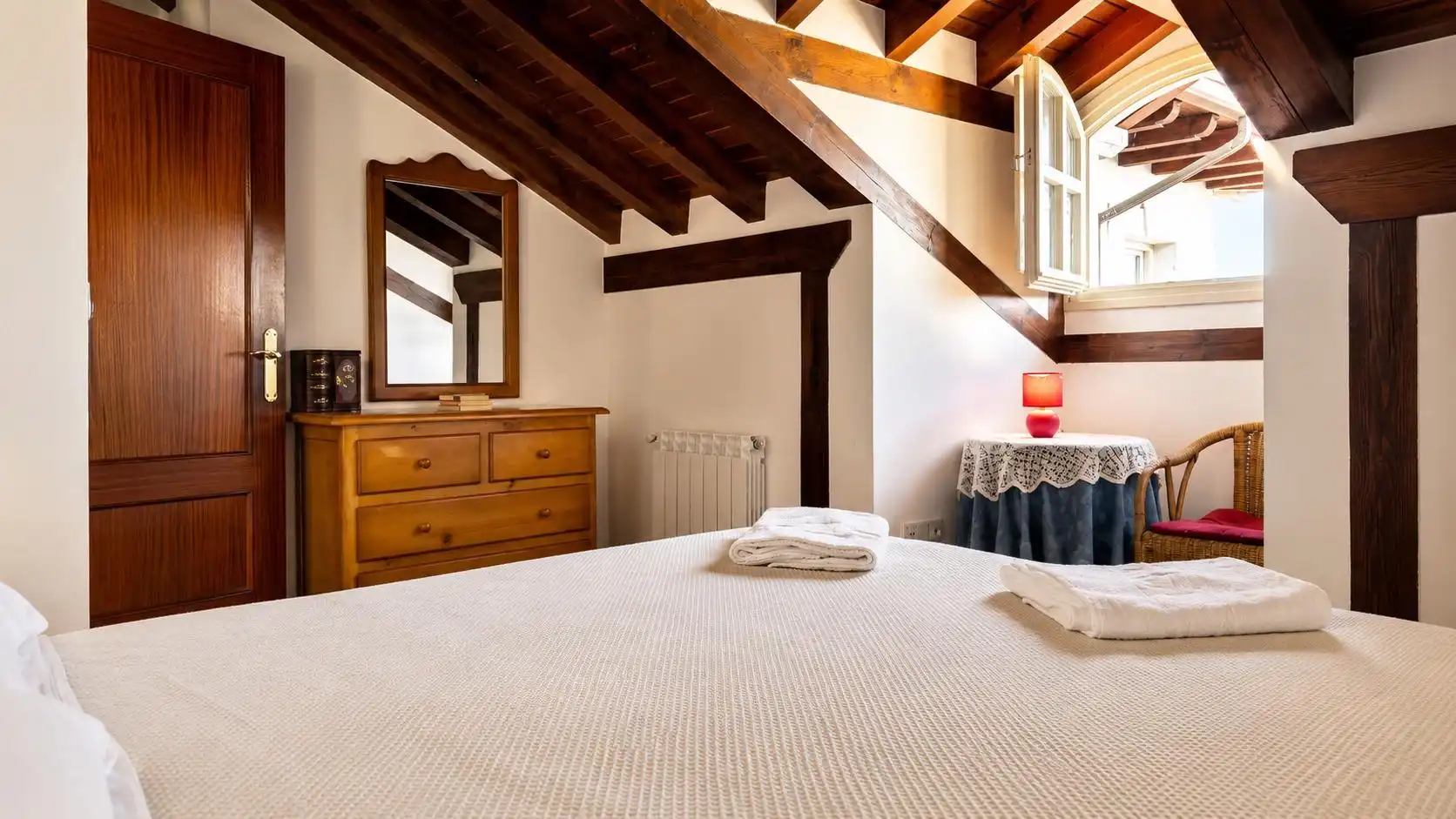 Schlafzimmer von Maisonette zum Verkauf in Comillas (Cantabria) mit Heizung und Alarm