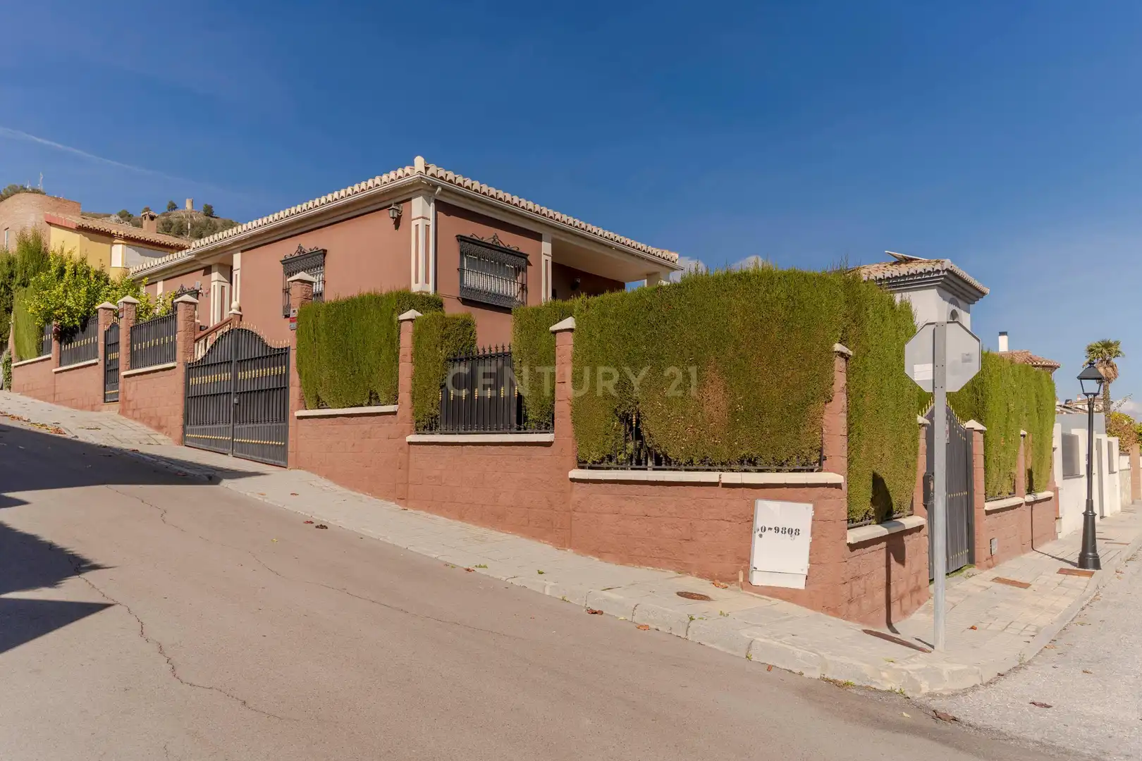 Vista exterior de Casa o xalet en venda en Albolote amb Aire condicionat, Traster i Piscina