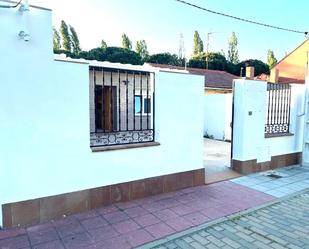 Exterior view of Single-family semi-detached for sale in Valladolid Capital  with Terrace