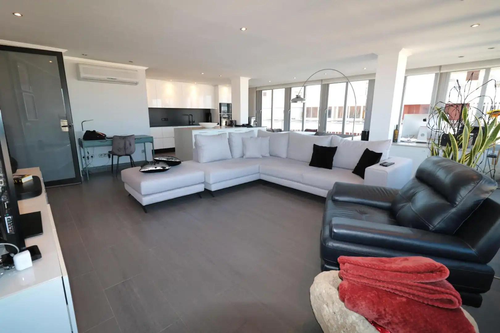 Penthouse with pool for sale in Playa del Acequión, Náufragos y Rocío del Mar