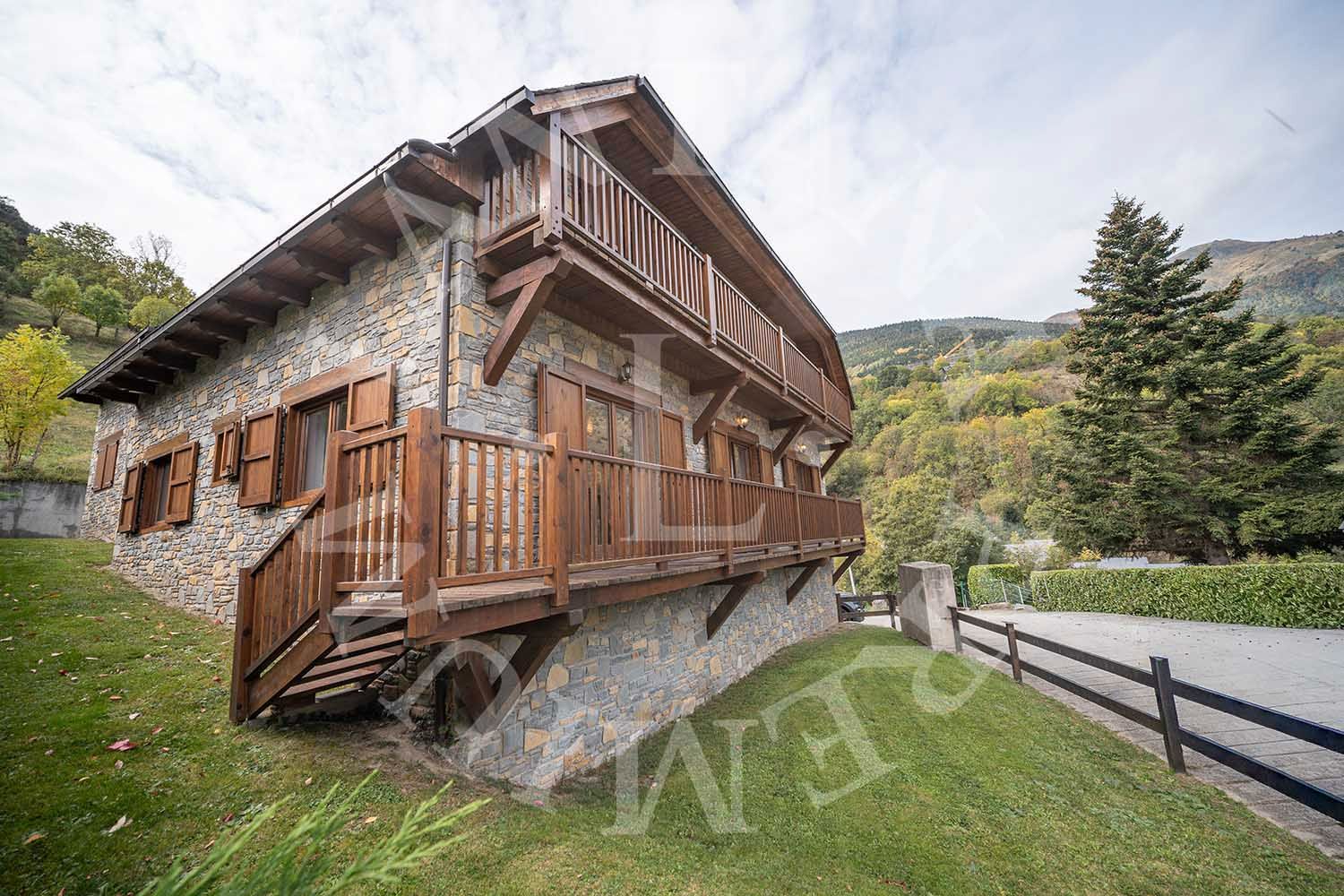 Exterior view of Single-family semi-detached for sale in Vielha e Mijaran  with Heating, Private garden and Parquet flooring