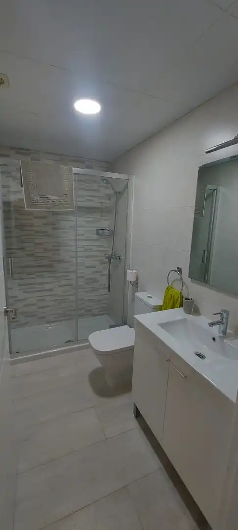 Baño de Estudio de alquiler en Málaga con Amueblado