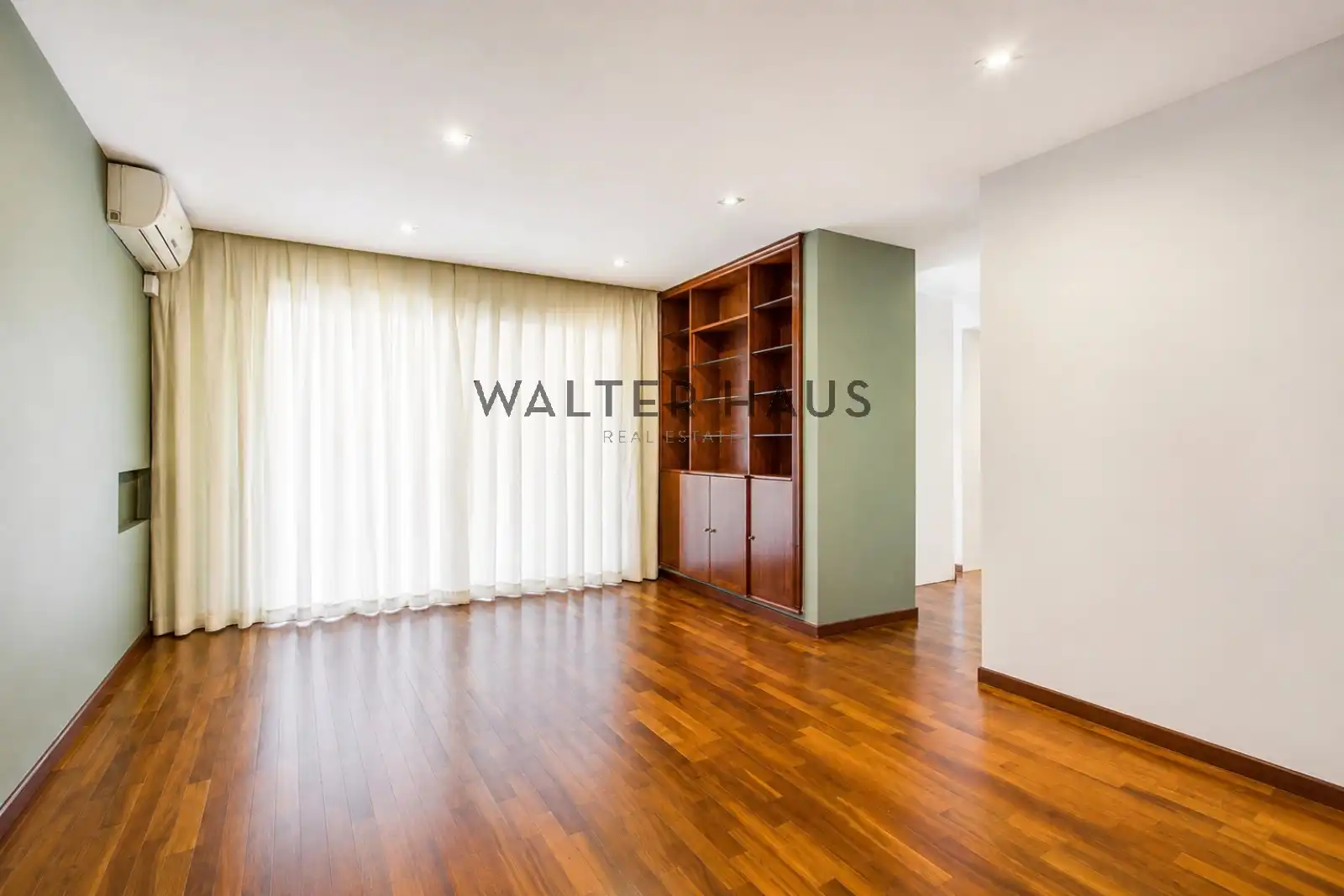 Sala de estar de Piso en venta en Barcelona con Aire acondicionado y Balcón