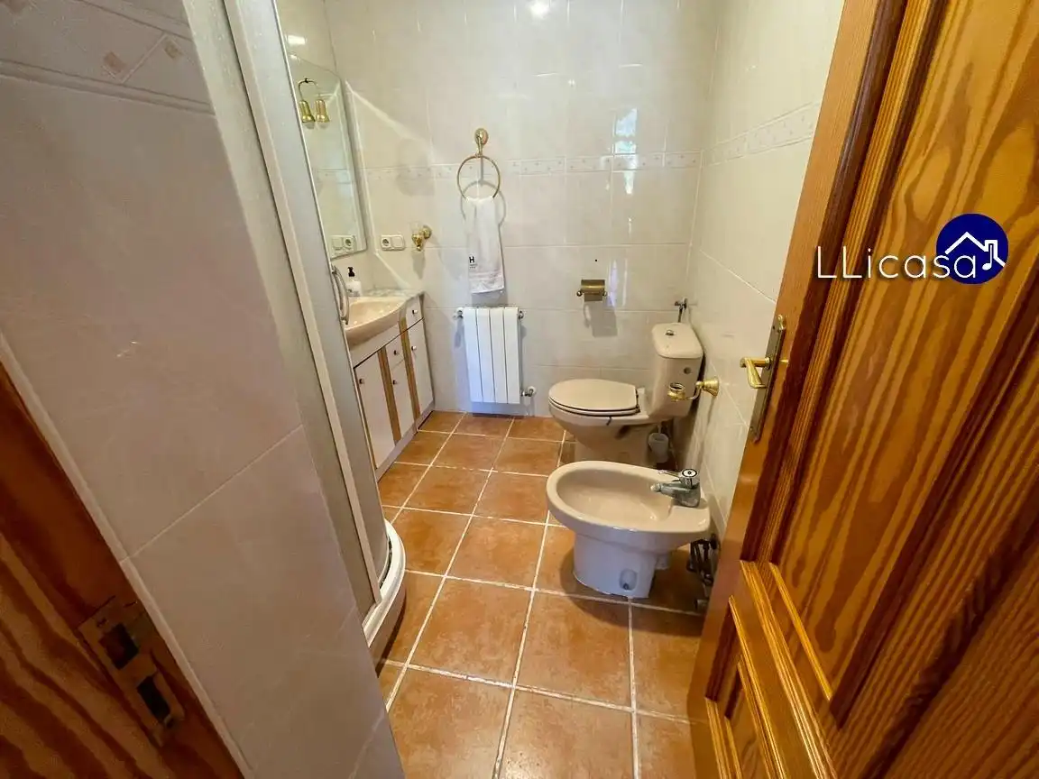 Baño de Casa o chalet en venta en La Pobla de Vallbona con Calefacción, Jardín privado y Terraza