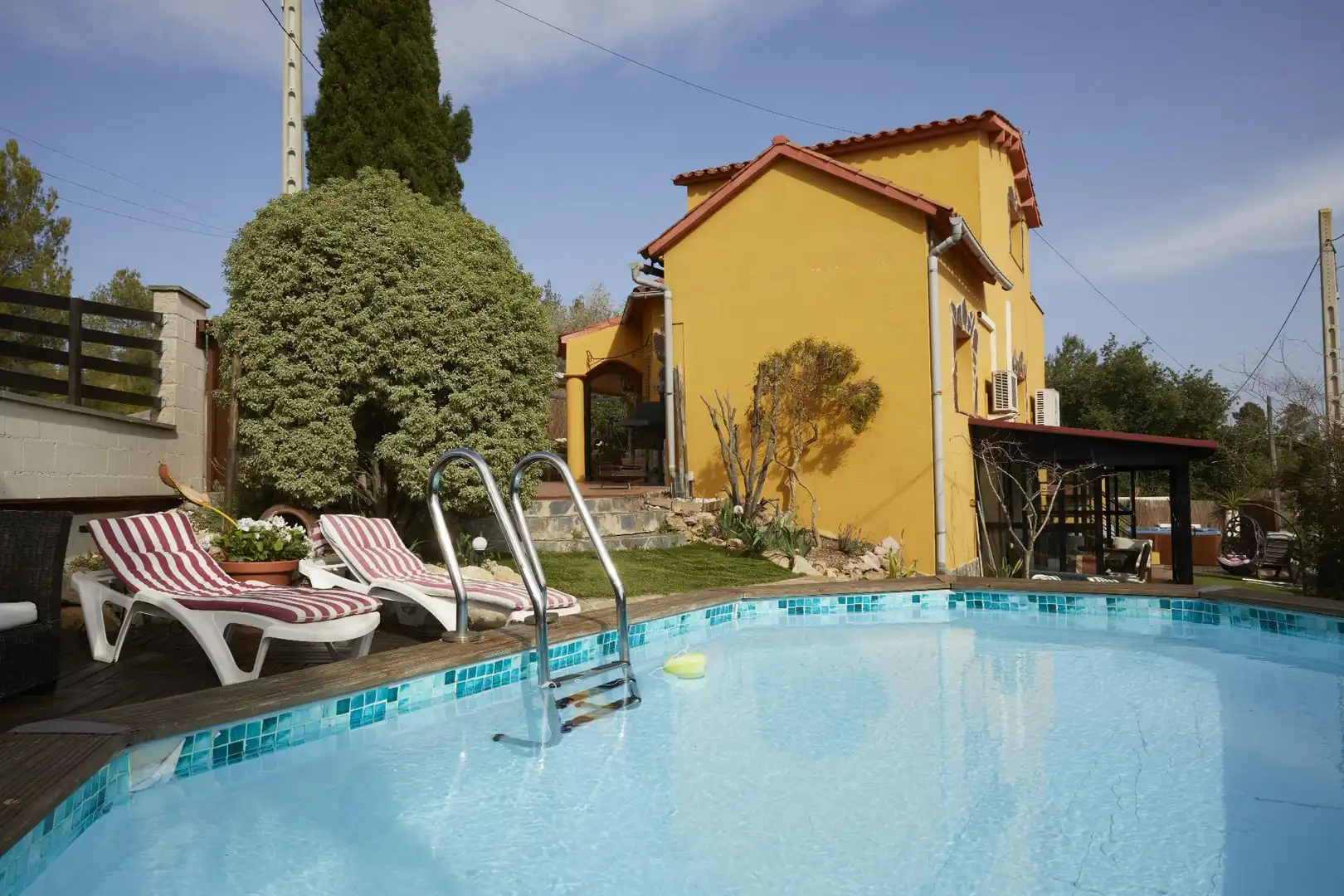 House with garden for sale in Olivella