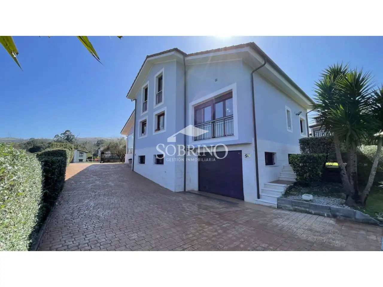 Vista exterior de Casa o xalet en venda en Llanes amb Calefacció, Jardí privat i Terrassa