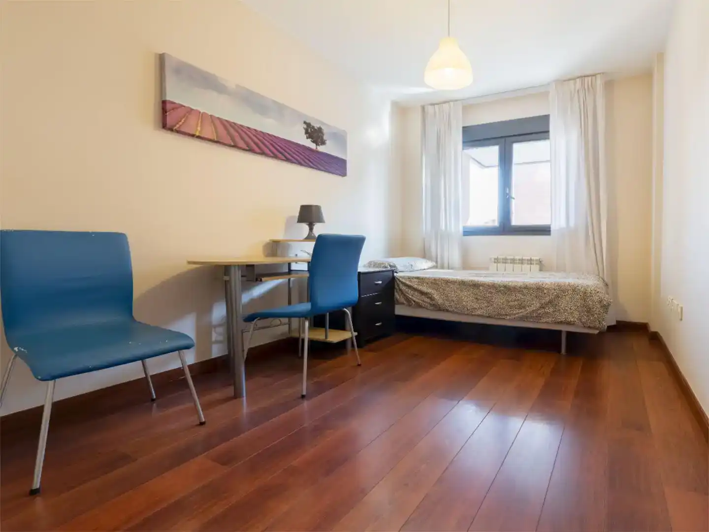 Habitación de Piso de alquiler en Granada con Aire acondicionado, Jardín privado y Parquet