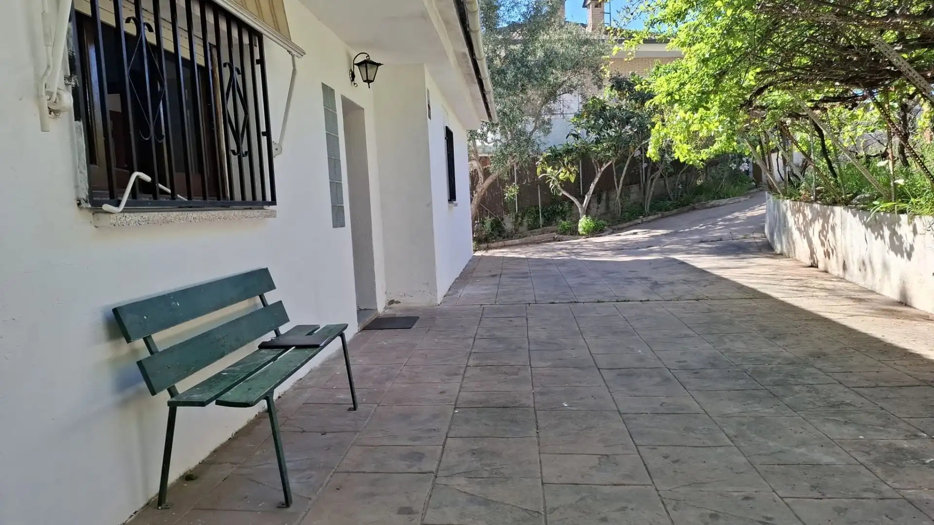 Vista exterior de Casa o chalet en venta en Vallirana con Terraza
