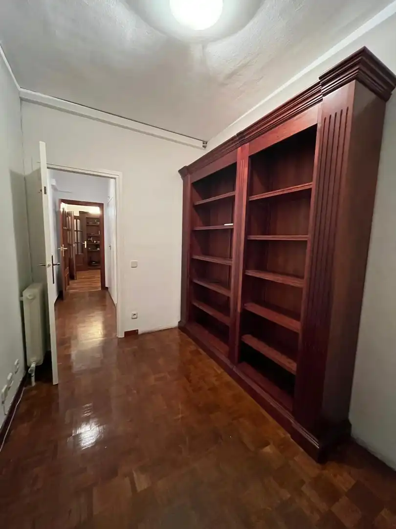 Wohnung zum Verkauf in Barcelona mit Klimaanlage, Heizung und Parkett