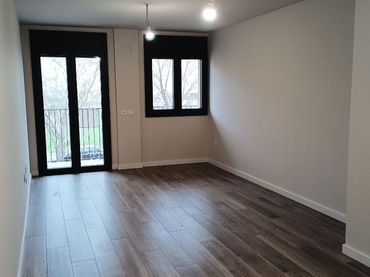 Pis amb jardí en venda a Avinguda d'Ermengol V 13