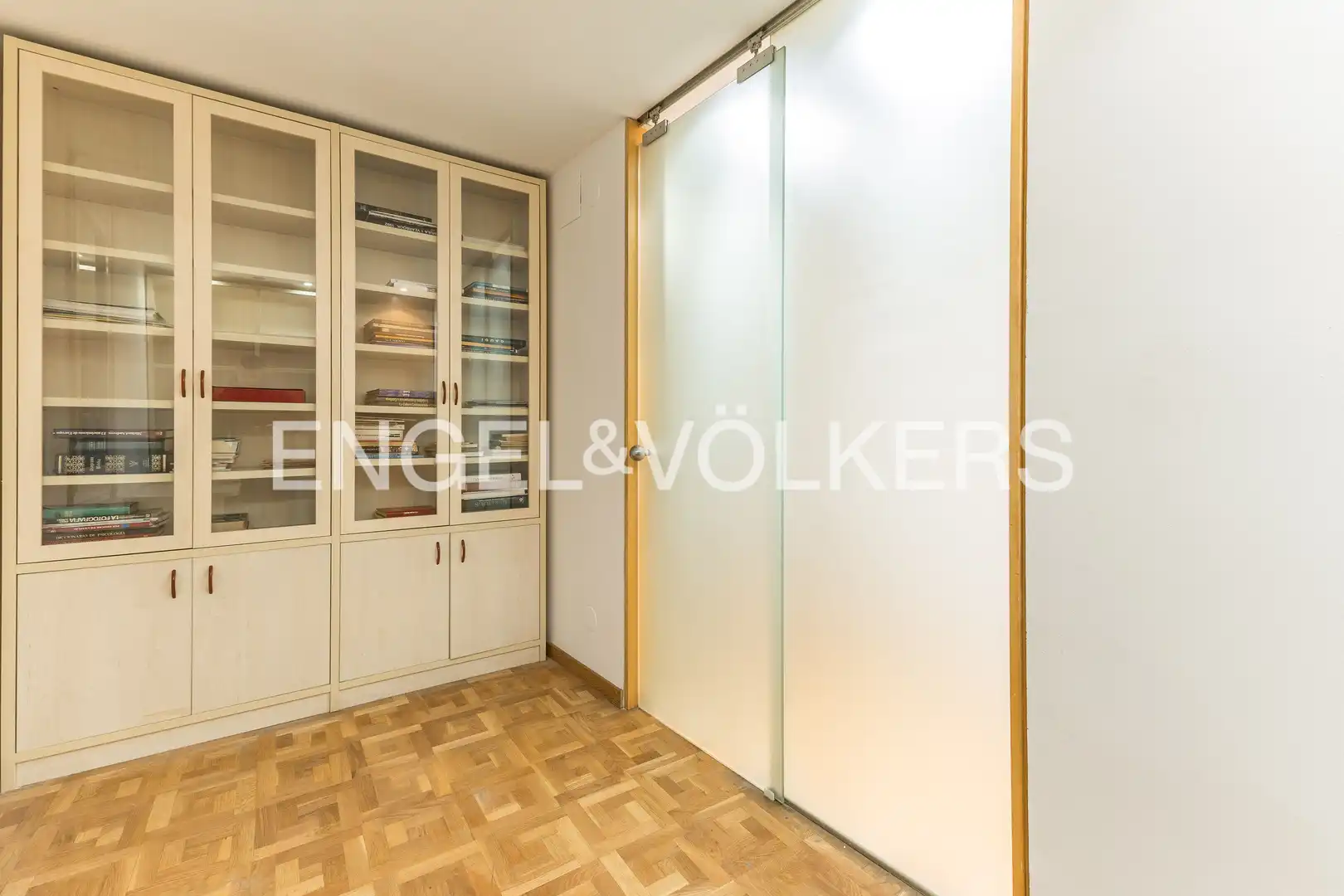 Bedroom of Flat for rent in Barcelona  with Air Conditioner, Heating and Parquet flooring