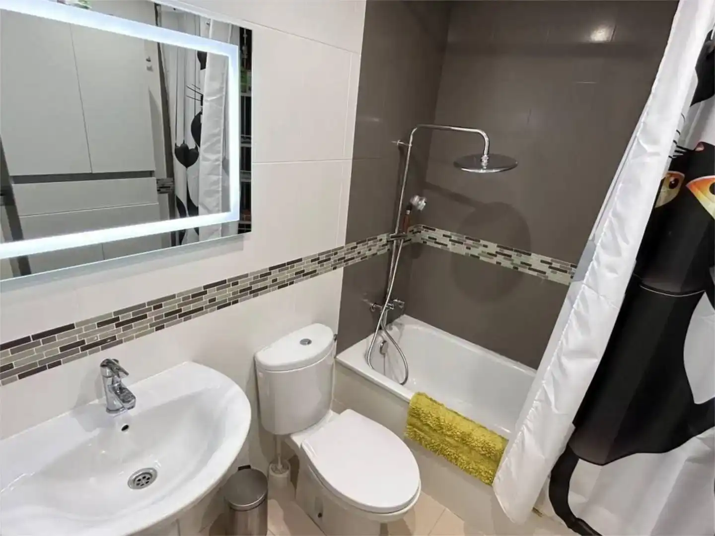 Bany de Pis per a compartir en Jaén amb Aire condicionat, Jardí privat i Parquet