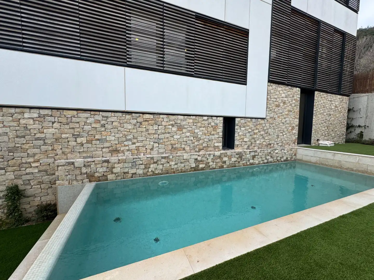 Piscina de Casa o chalet en venta en Barcelona con Aire acondicionado, Calefacción y Jardín privado