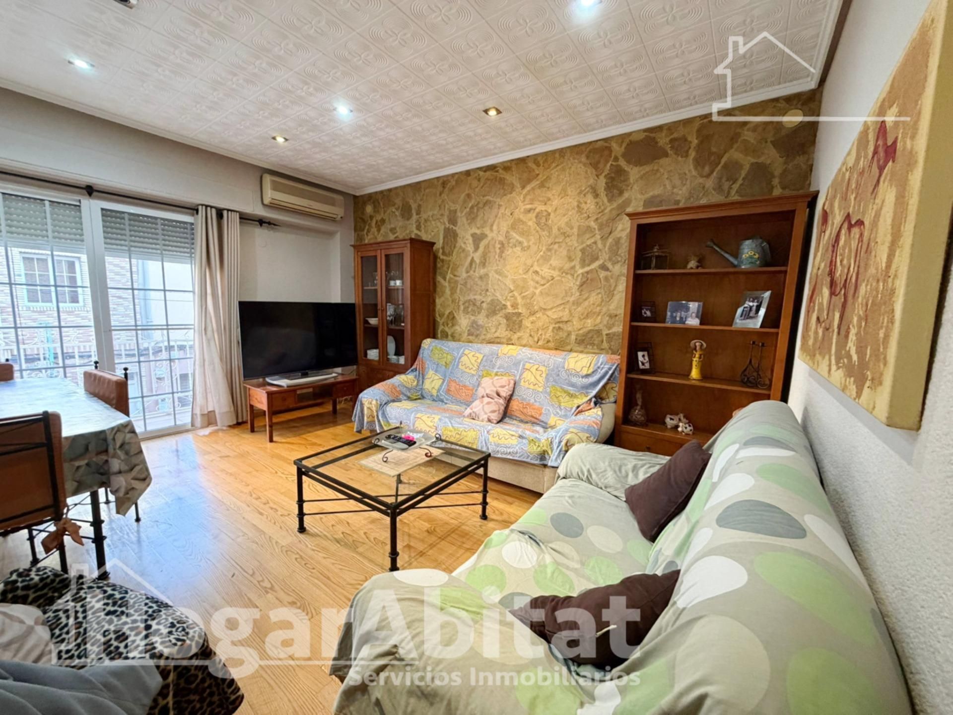 Sala de estar de Casa o chalet en venta en Paterna con Aire acondicionado, Terraza y Balcón
