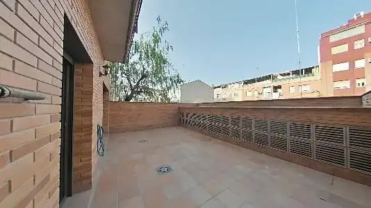 Terrassa de Pis en venda en Santa Perpètua de Mogoda amb Calefacció, Terrassa i Alarma