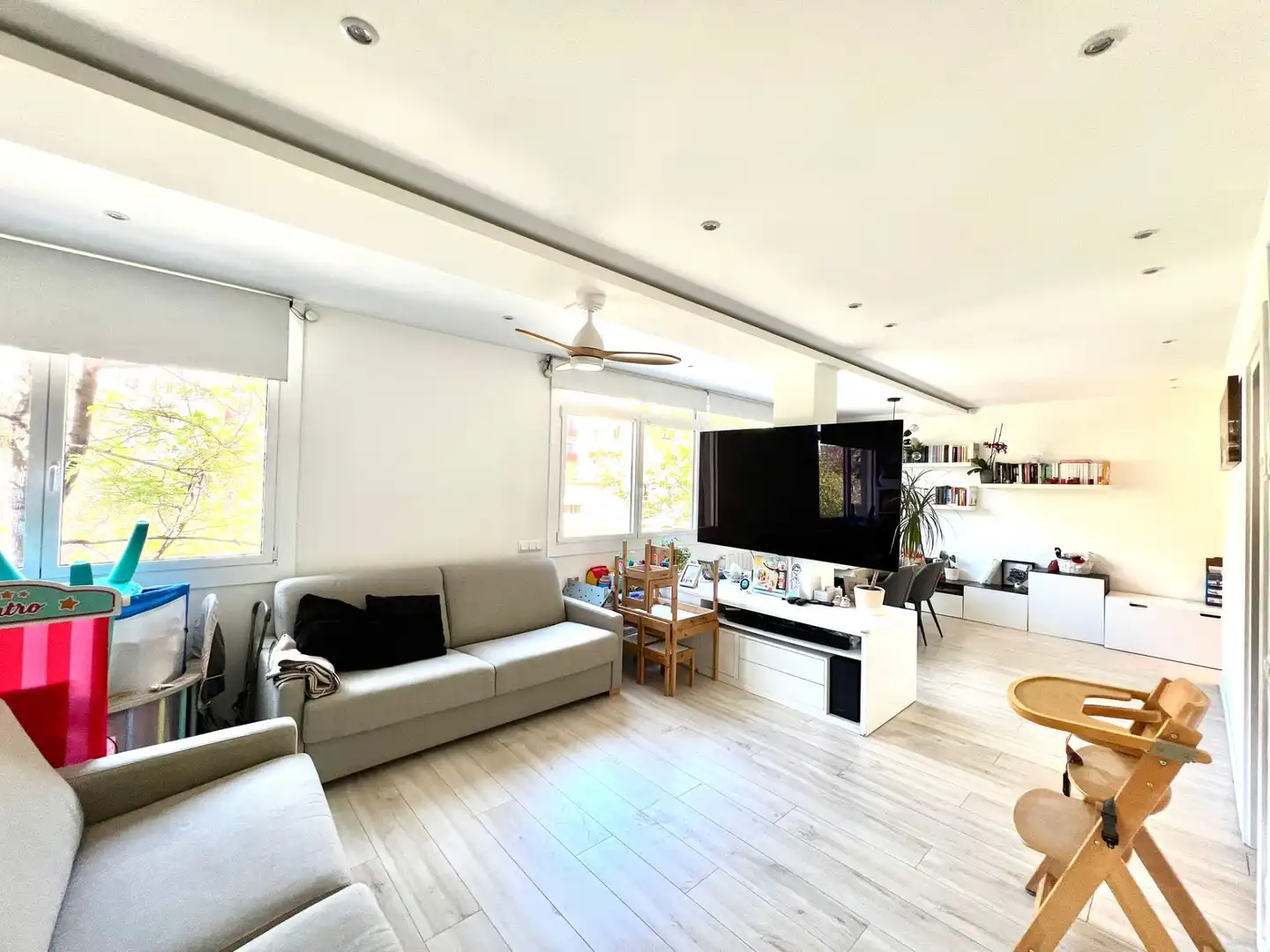 Wohnzimmer von Wohnung zum Verkauf in Barcelona mit Heizung, Parkett und Balkon