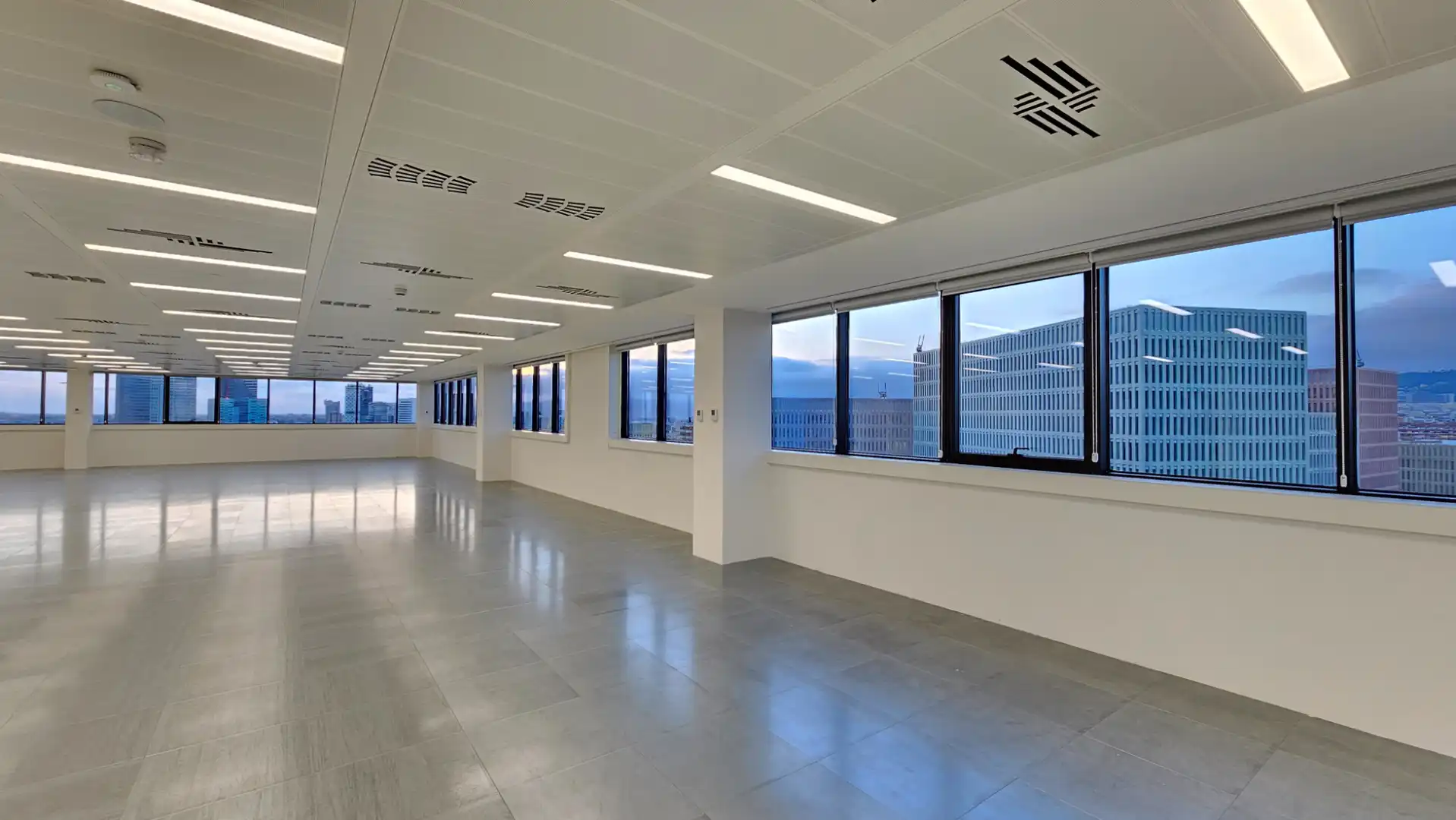 Büro zur Miete in Barcelona mit Klimaanlage, Heizung und Alarm