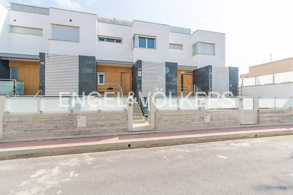 House with pool for sale in Guardamar Playa