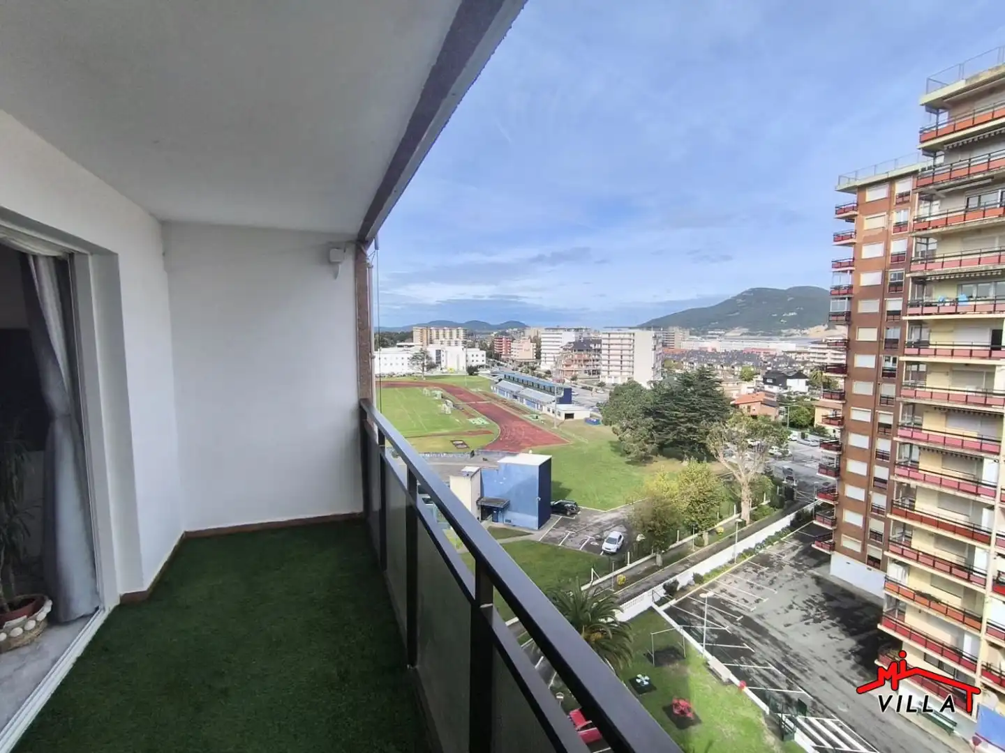Vista exterior de Piso en venta en Laredo con Calefacción, Terraza y Amueblado