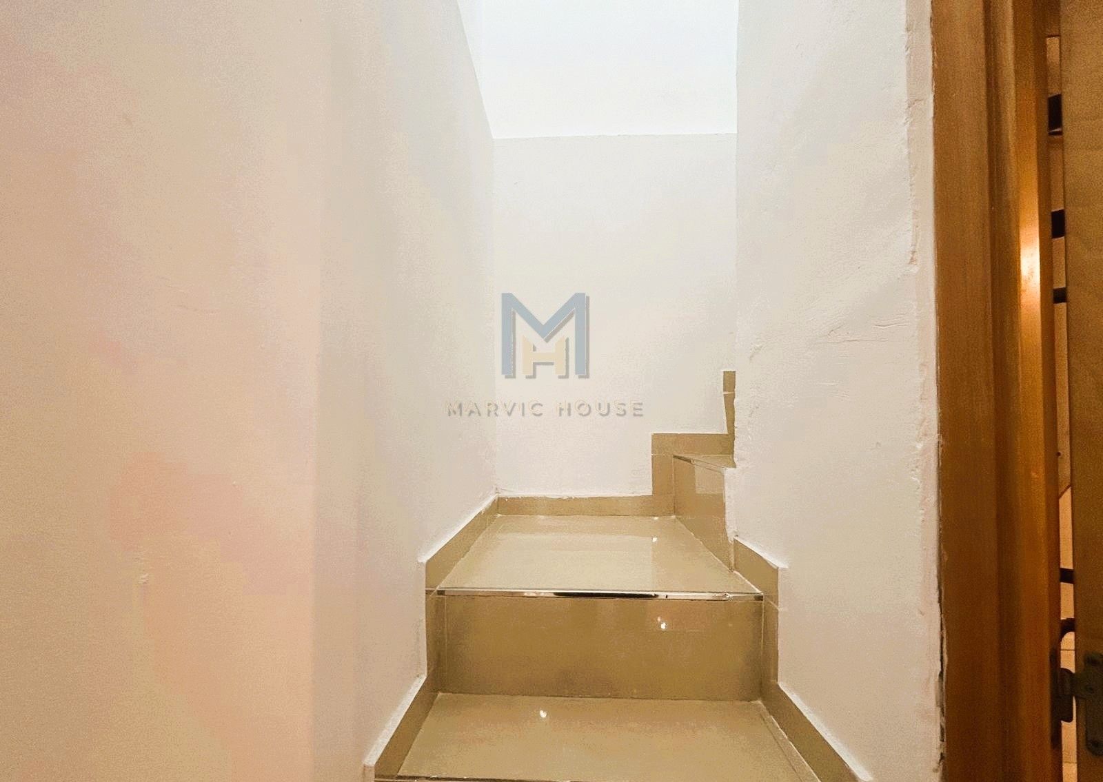 Study for sale in Badalona  with Terrace, Storage room and Oven