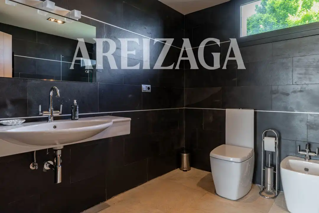 Bany de Casa o xalet en venda en Miramon - Zorroaga