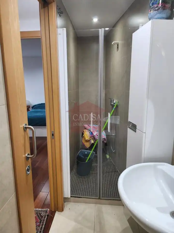 Bathroom of Apartments for rent in Salamanca  with Heating and Furnished