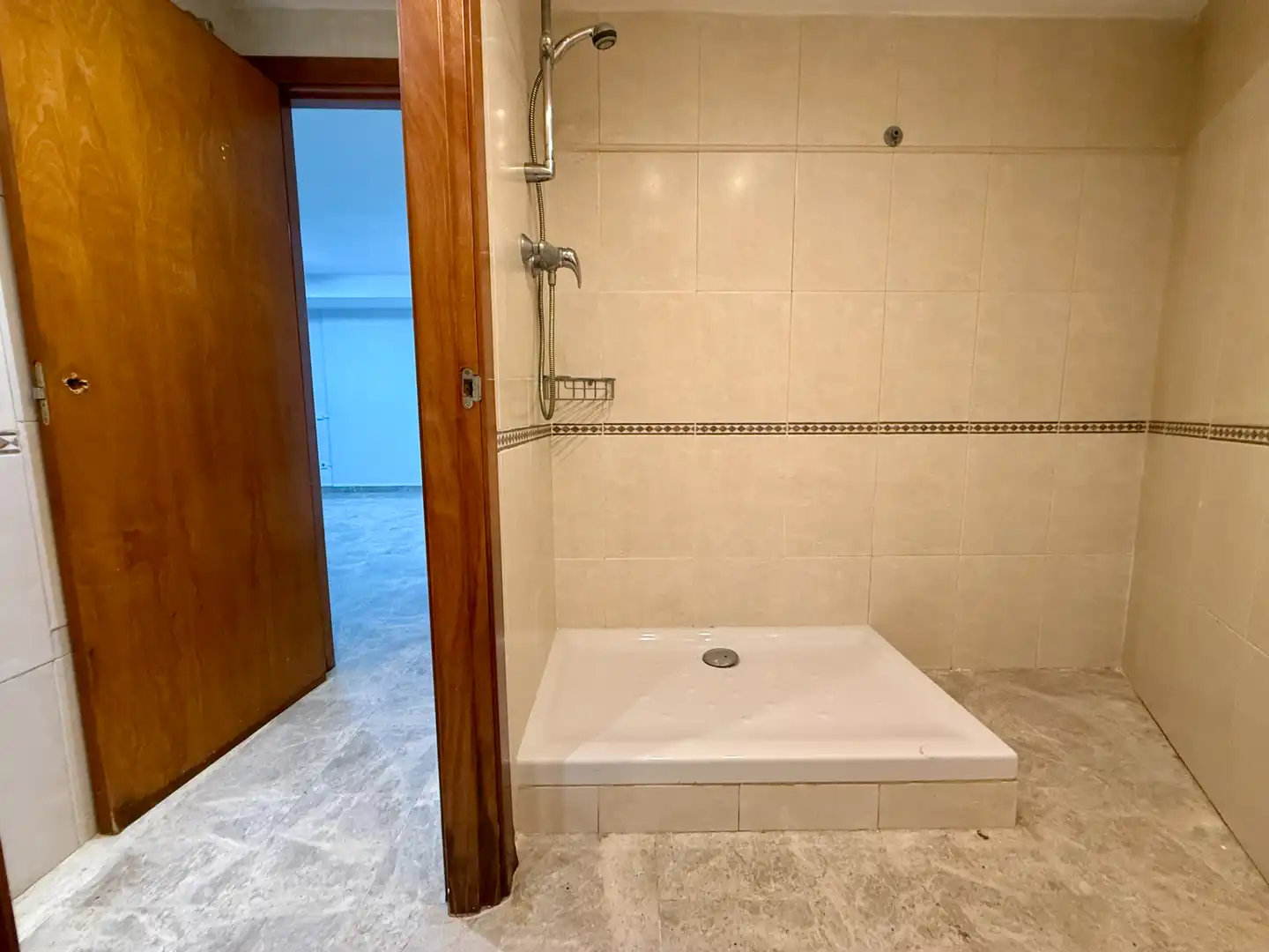 Badezimmer von Wohnung zum Verkauf in Barcelona mit Heizung, Terrasse und Alarm