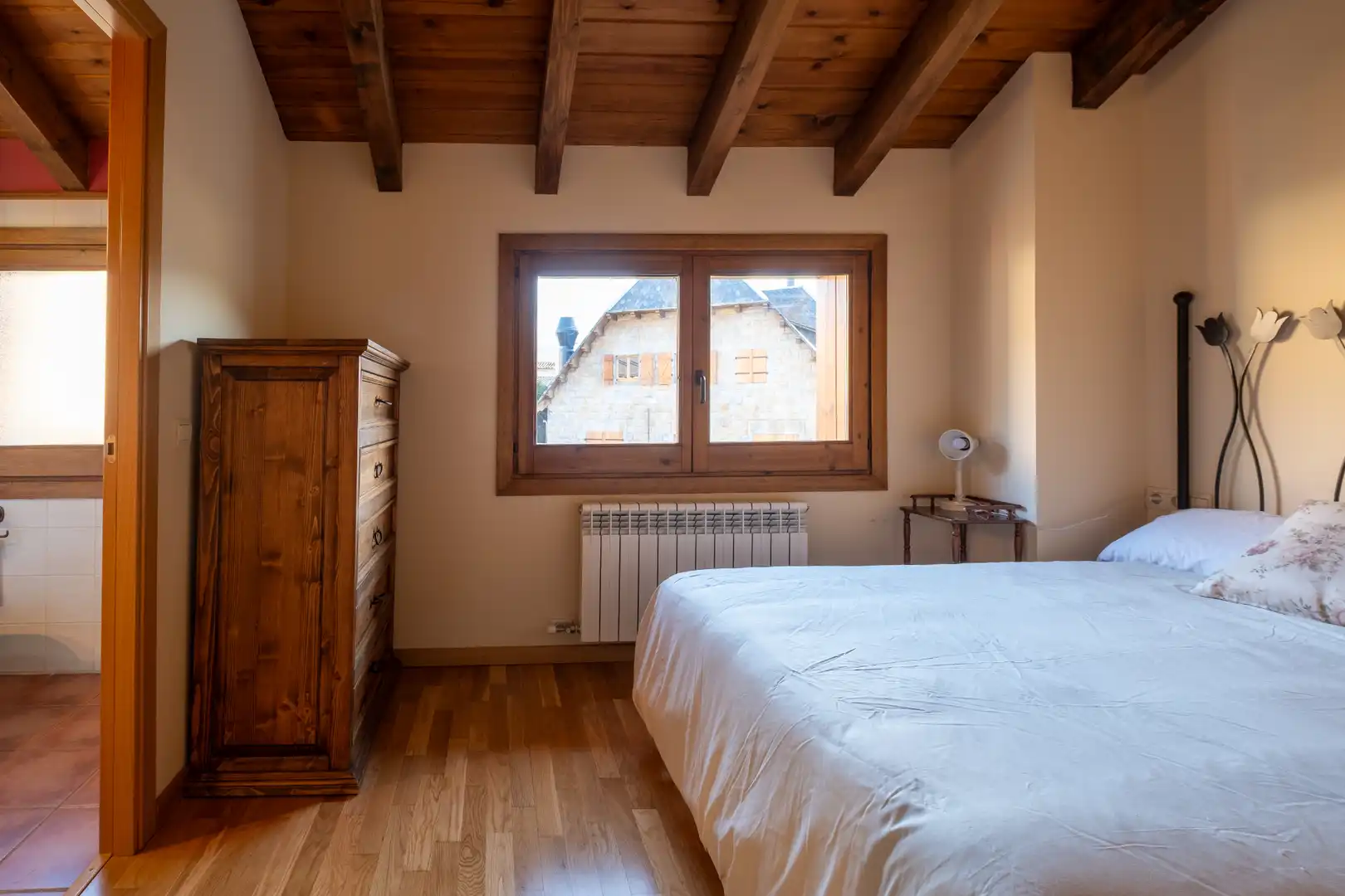 Dormitori de Casa adosada de lloguer en Bellver de Cerdanya amb Calefacció, Parquet i Terrassa