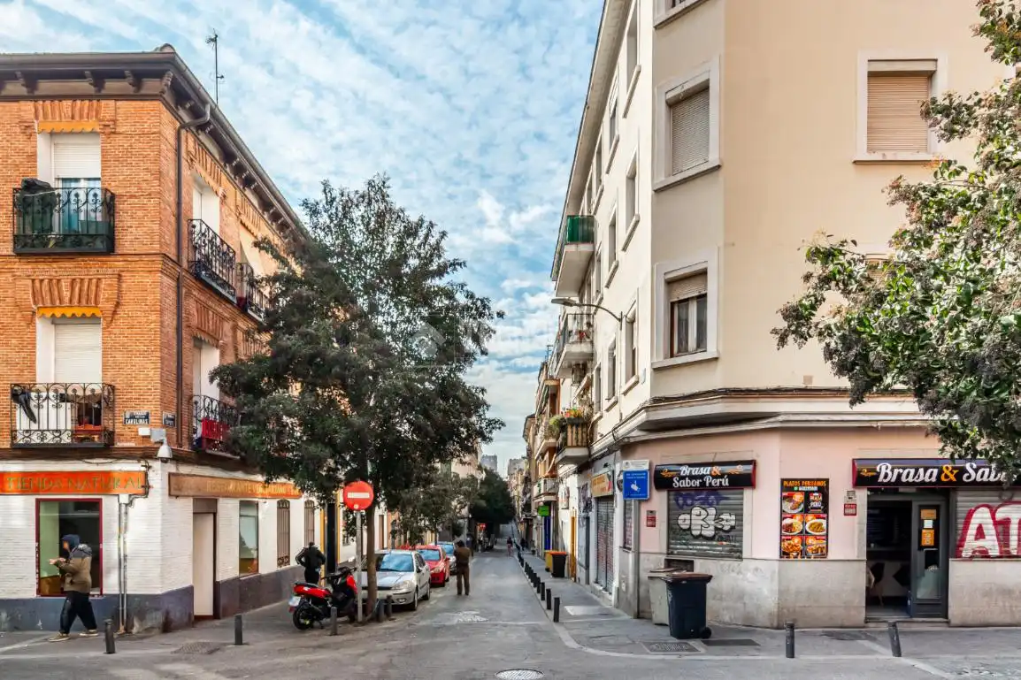 Vista exterior de Estudi en venda en Madrid amb Calefacció