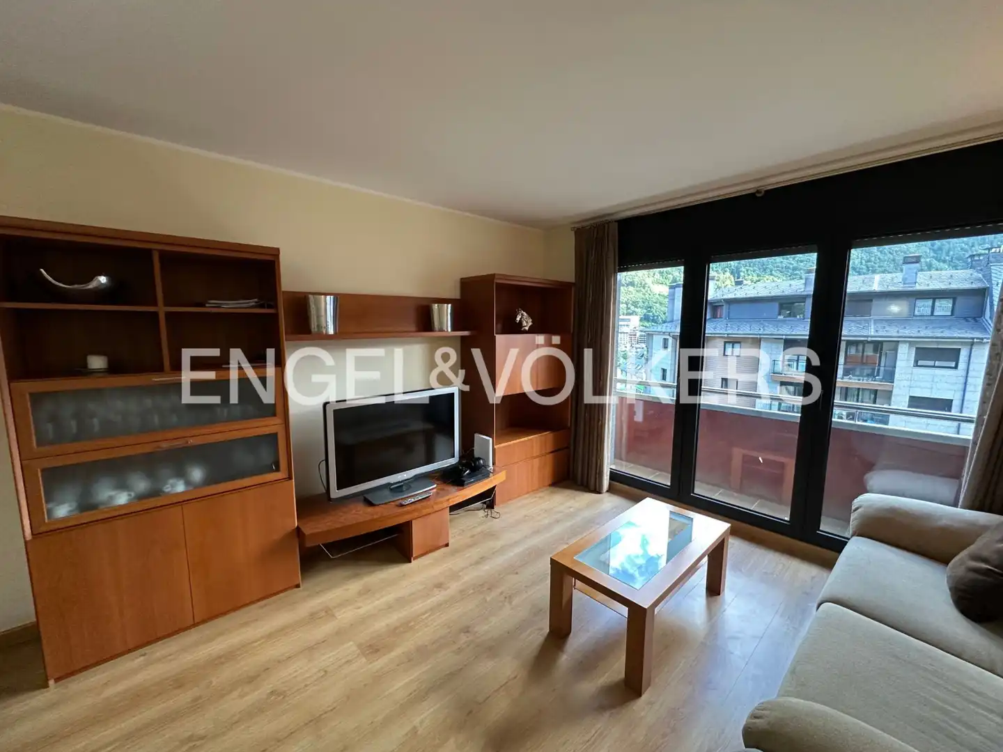 Sala de estar de Piso de alquiler en Escaldes – Engordany con Calefacción, Parquet y Terraza