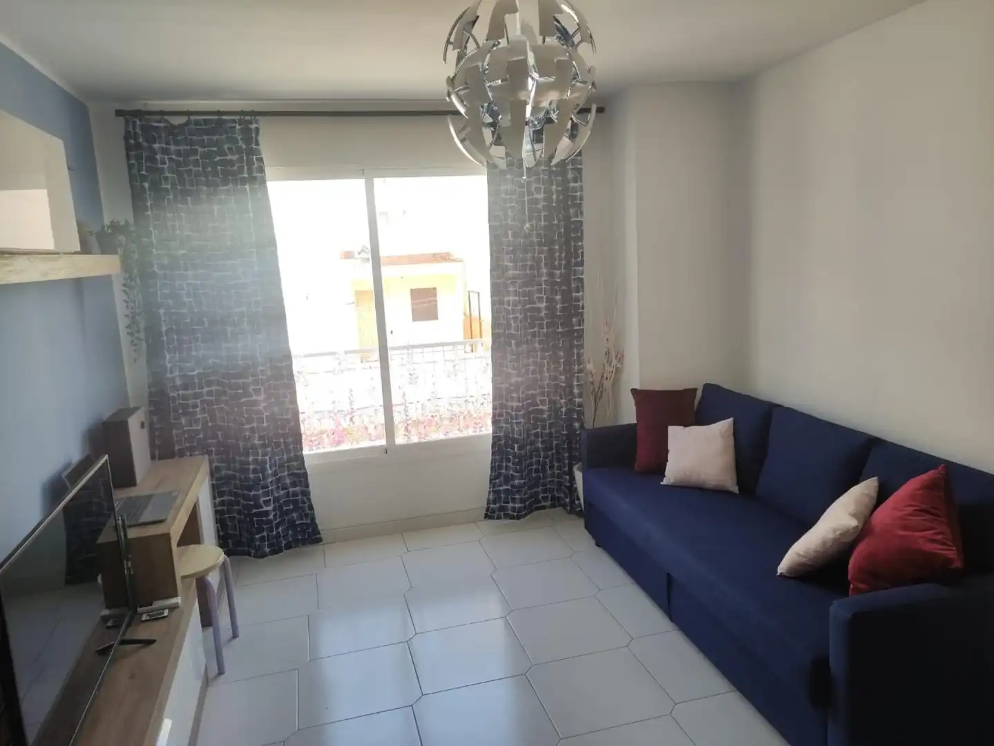 Sala d'estar de Apartament de lloguer en Sant Pere de Ribes amb Moblat, Microones i TV
