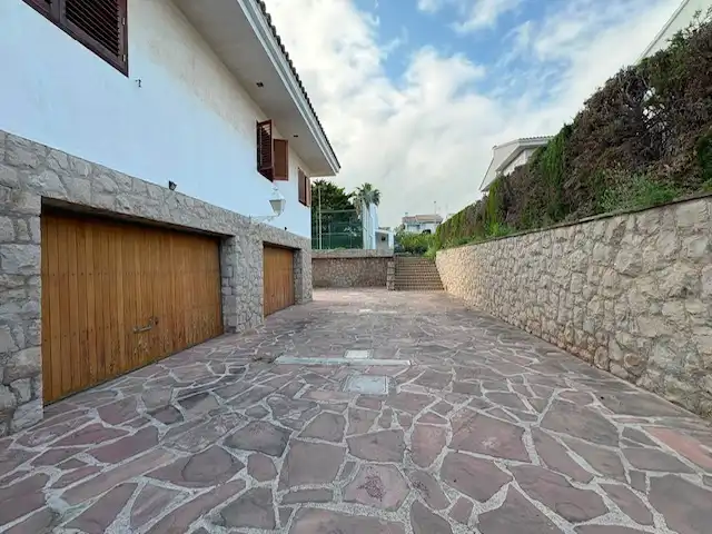 Vista exterior de Casa o xalet en venda en Benicasim / Benicàssim amb Jardí privat, Terrassa i Piscina