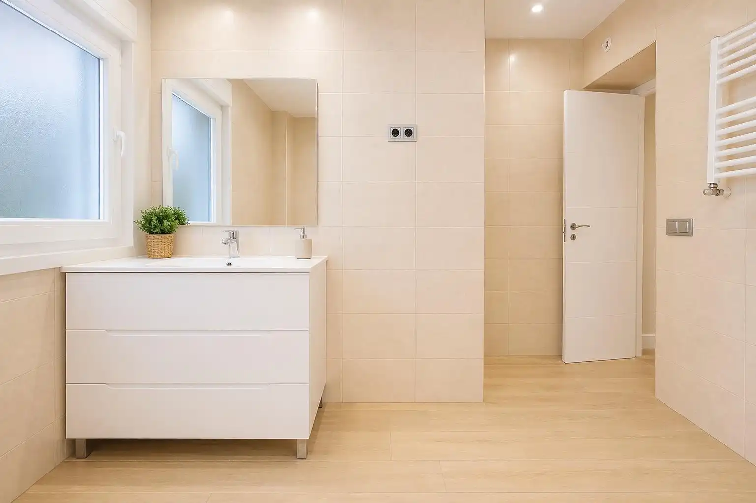 Baño de Piso de alquiler en Madrid con Calefacción, Trastero y Amueblado