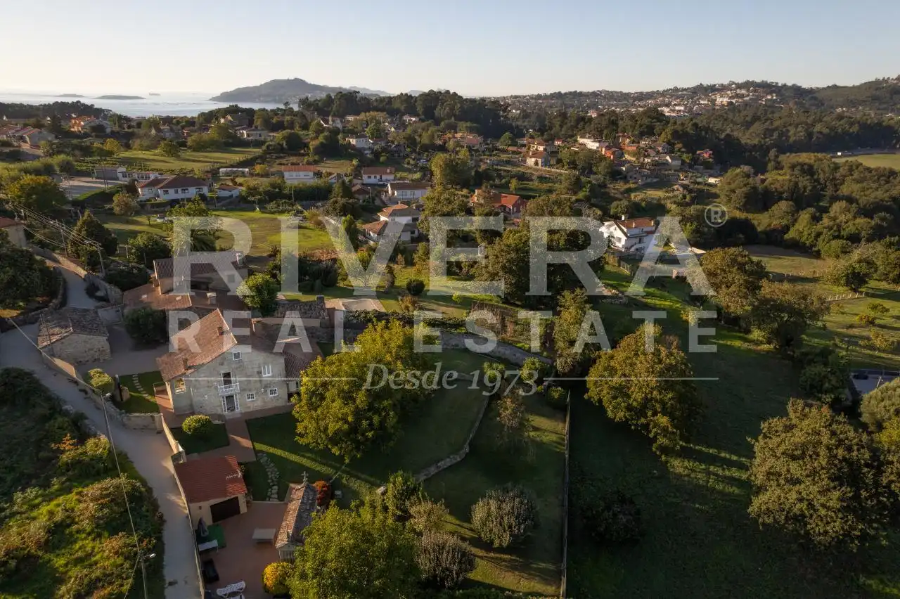 Casa o xalet en venda en Nigrán amb Calefacció, Jardí privat i Moblat
