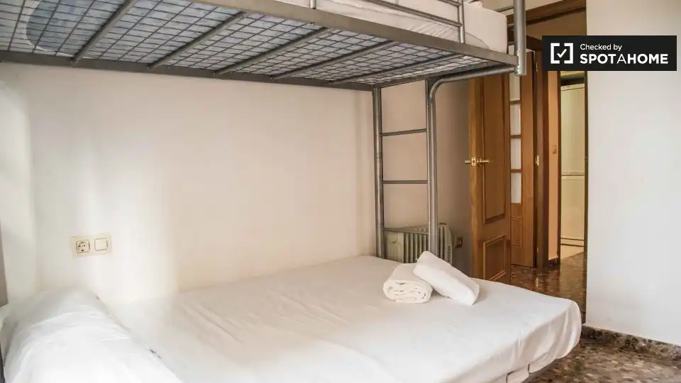 Habitació a Ciutat de les Ciències i de les Arts - Justicia