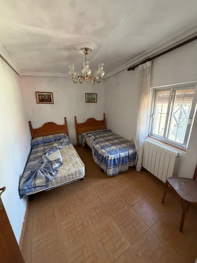 Habitación de Finca rústica en venta en Dueñas con Calefacción, Trastero y Amueblado
