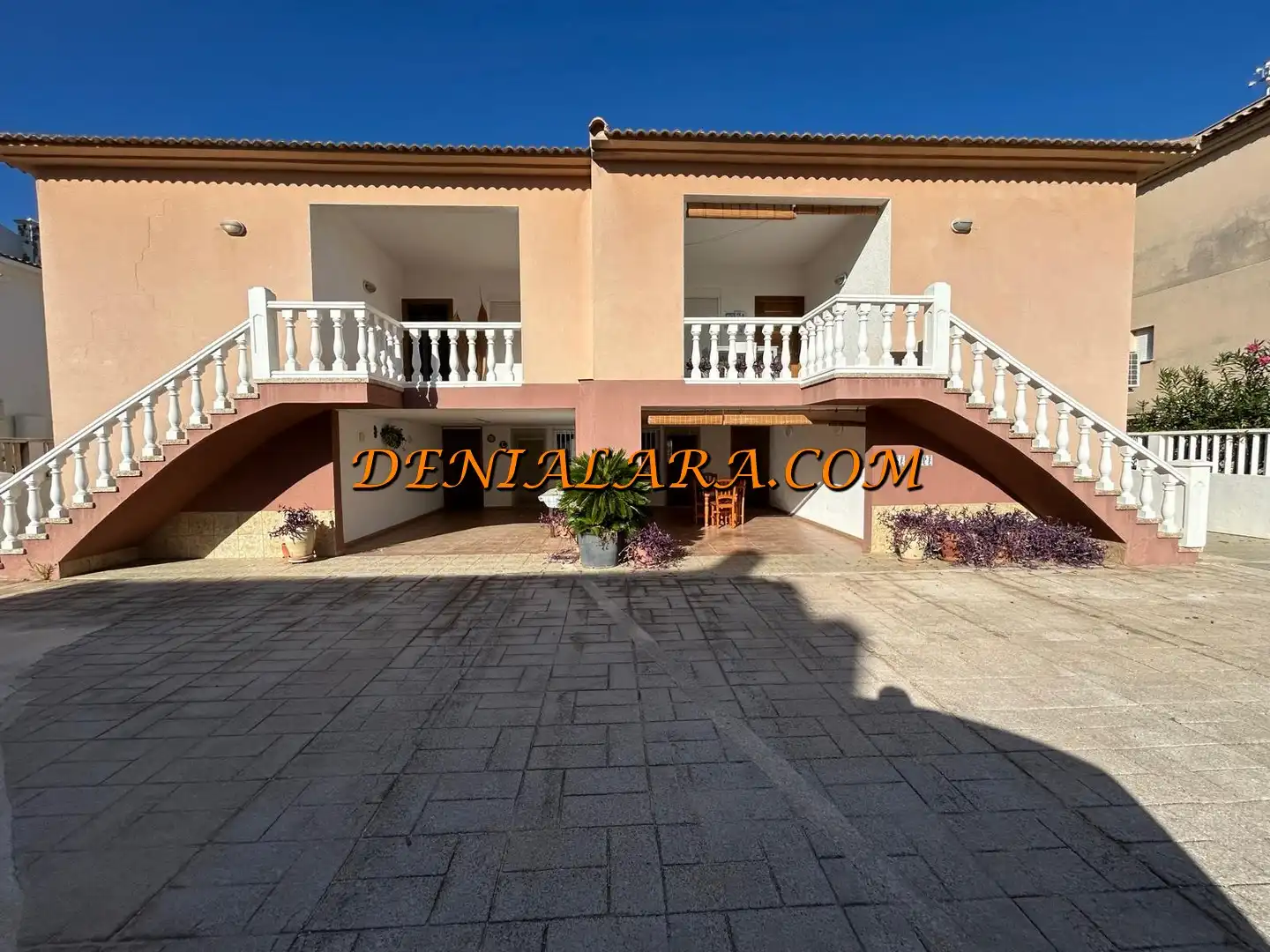 Vista exterior de Edificio en venta en Oliva