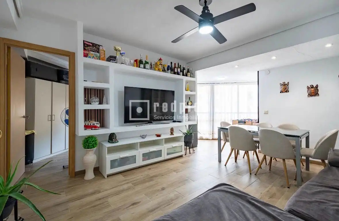 Sala d'estar de Pis en venda en Valencia amb Aire condicionat i Terrassa
