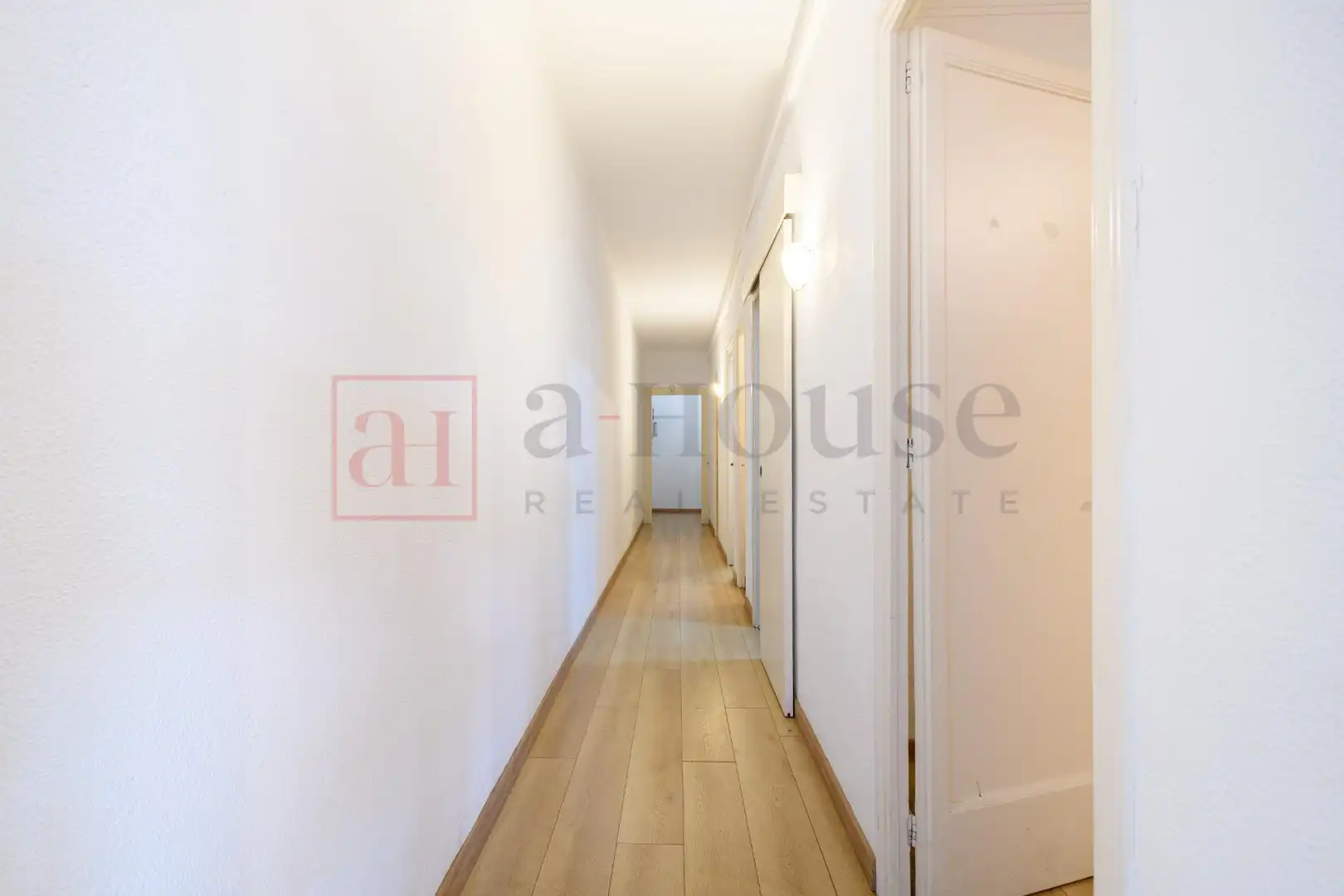 Wohnung zum Verkauf in Barcelona mit Klimaanlage und Heizung