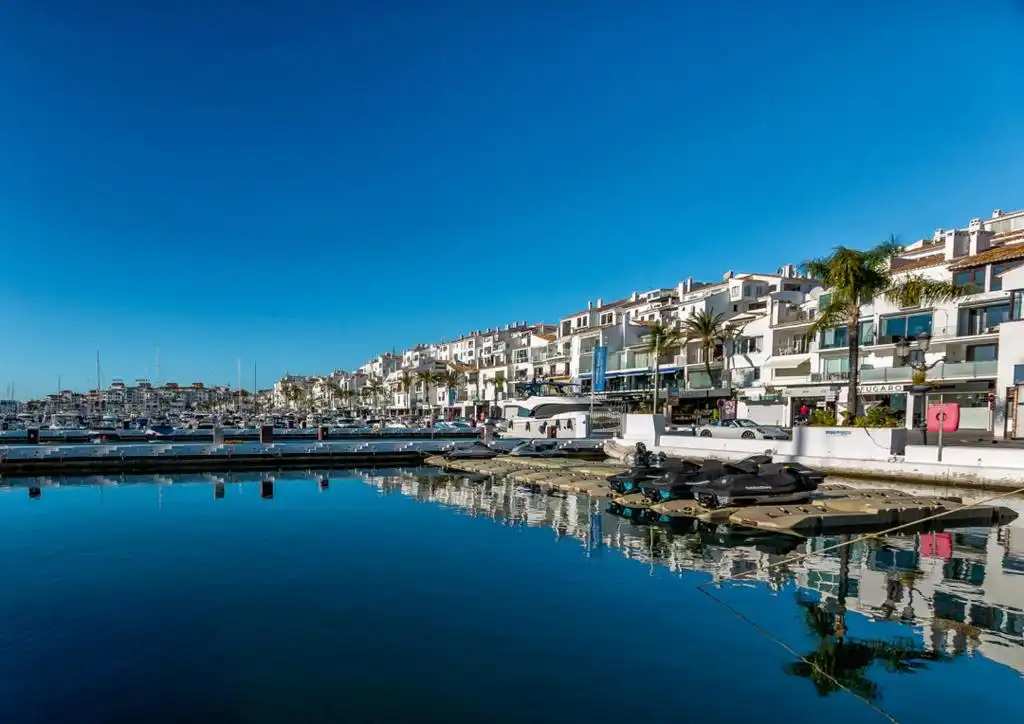 Vista exterior de Apartamento en venta en Marbella con Aire acondicionado, Calefacción y Parquet