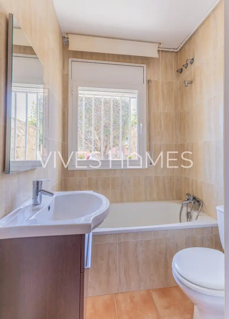 Bany de Casa o xalet en venda en Sant Vicenç de Montalt amb Aire condicionat, Calefacció i Jardí privat